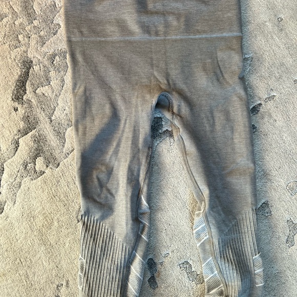 Blanqi maternity leggings size small. Grey. - Picture 2 of 6